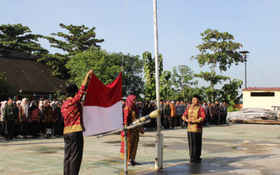 Upacara Khidmat di SMK Negeri Rengel, Peringatan Hari Guru Nasional Diwarnai Semangat Pengabdian